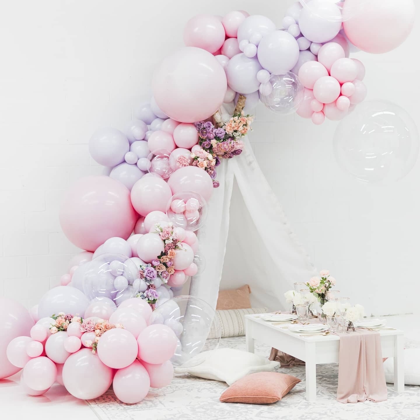 Intimate parties just means more food and alcohol for us right? 
Floral/Decor/Venue: @alavishaffair
📸: @phdto
Balloons: @makeitpopdecor &amp; @onlineballoonclasses
&bull;
&bull;
&bull;
&bull;
&bull;
#wedding #weddings #decor #weddingdecor #engaged 