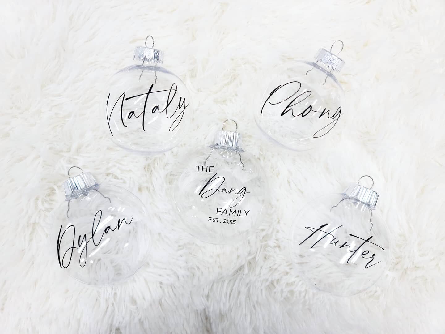 Guys! There&rsquo;s only 66 days left until Christmas!! 🎄❄️ (Yes, we&rsquo;ve already started a countdown. We&rsquo;re that excited!! 😅)
@tfti.alavishaffair
-
Clear ornaments personalized however you want it. One for the whole family!
-
💌 DM t