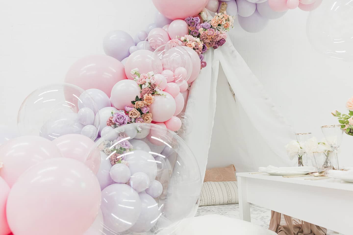 Intimate parties just means more food and alcohol for us right? 
Floral/Decor/Venue: @alavishaffair
📸: @phdto
Balloons: @makeitpopdecor &amp; @onlineballoonclasses
&bull;
&bull;
&bull;
&bull;
&bull;
#wedding #weddings #decor #weddingdecor #engaged 
